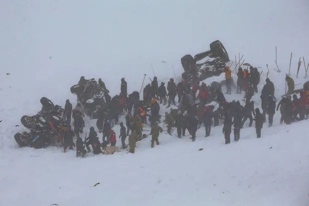Son dakika: Van'daki çığ felaketini soruşturmak için 3 Mülkiye Müfettişi görevlendirildi-1