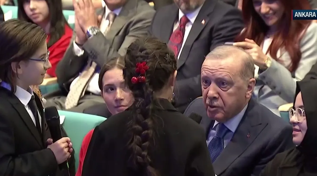 Başkan Erdoğan’ın çocukların söylediği Çayeli'nden Öteye türküsüne eşlik etti-5