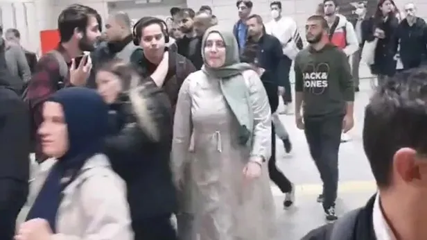 marmaray-son-dakika-2-kasim-2022-marmaray-seferleri-neden-durduruldu-acil-durum-ne-1667405695543.jpeg ÜSKÜDAR MARMARAY SON DAKİKA: 2 Kasım 2022 Marmaray seferleri neden durduruldu? ACİL DURUM NE?-3