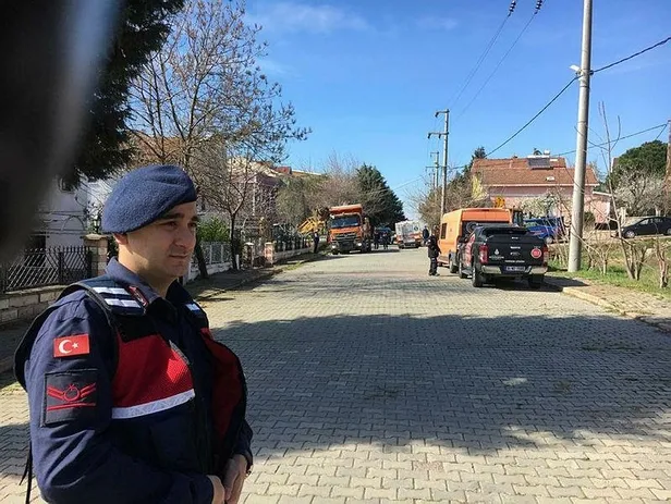 Silivri'de 2 kişi define ararken göçük altında kaldı-3