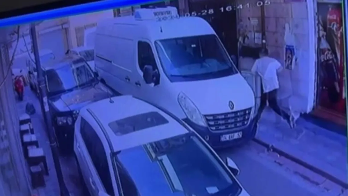İZLE I Zeytinburnu’nda hesap ödemek istemeyen müşteri etrafa kurşun yağdırdı! İşte o anlar...