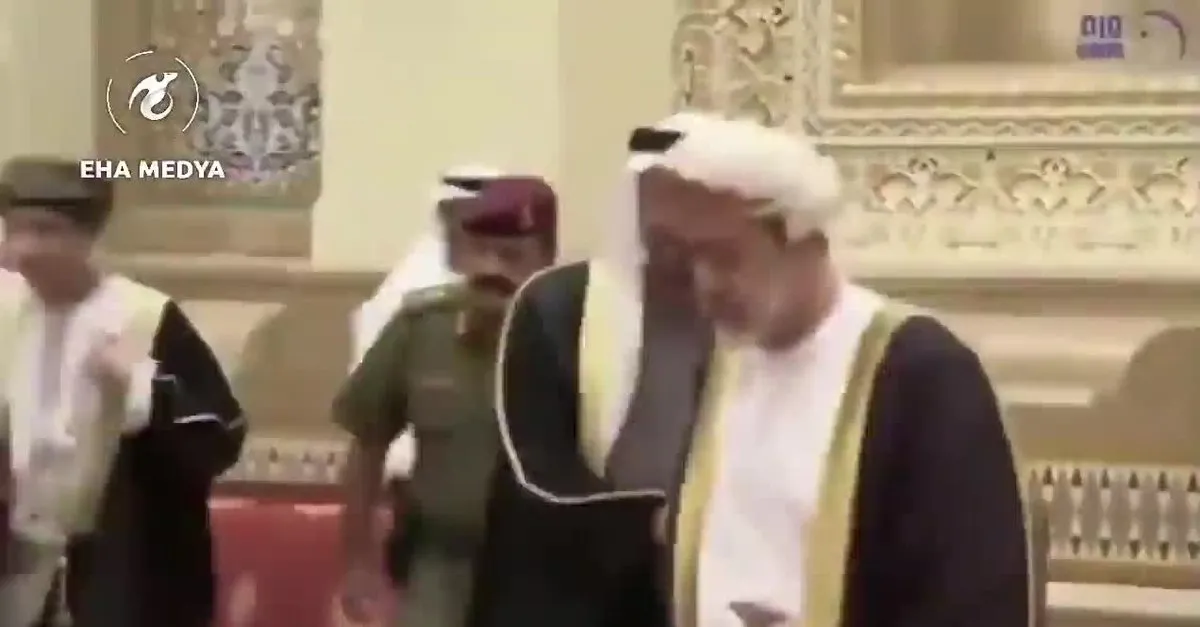 Umman In Yeni Sultani Al Said Abd Nin Masasi Bae Prensi Muhammed Bin Zayed In Elini Sikmadi Videosunu Izle Takvim Tv