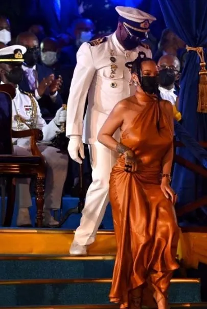 rihanna-hamile-mi-rihannanin-cocugu-var-mi-rihanna-evli-mi-sevgilisi-kim-o-goruntuler-basini-yakti-1638344233244.jpg Rihanna hamile mi? Rihanna'nın çocuğu var mı? Rihanna evli mi, sevgilisi kim? O görüntüler başını yaktı-4