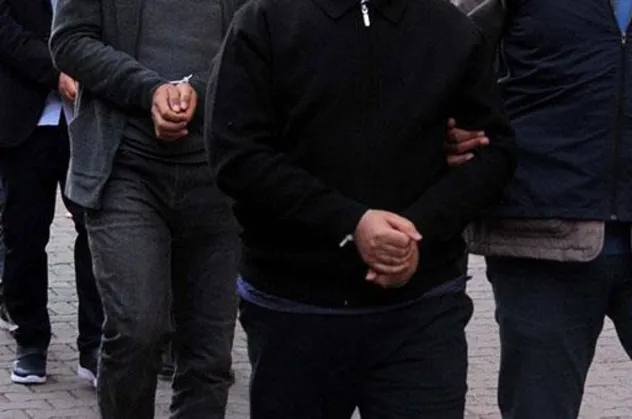 Son dakika: Balıkesir merkezli operasyonlarda 23 FETÖ şüphelisi yakalandı
