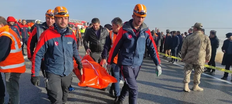 Van'da zincirleme kaza (İHA)