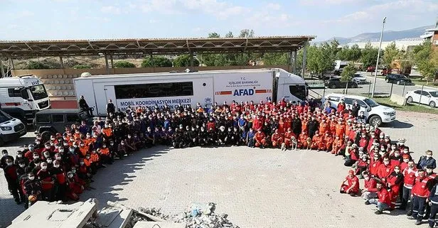 Gece gündüz demeden çalışan kahraman arama kurtarma ekipleri İzmir’den ayrılıyor