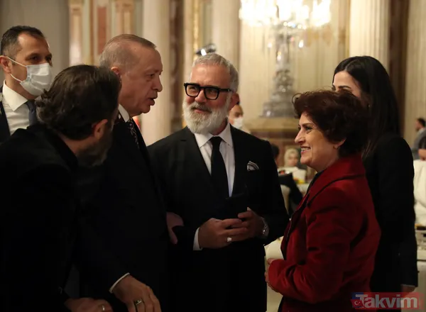 Hakan Ural Dolmabahçe Sarayı’nda gerçekleşen iftardan Başkan Recep Tayyip Erdoğan ile fotoğrafını paylaştı: "Sevmek ayıp mı yahu" - 47