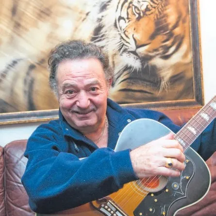 Babamın gençliğine çok benziyor