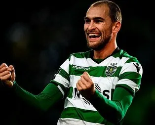 Bas Dost geliyor!