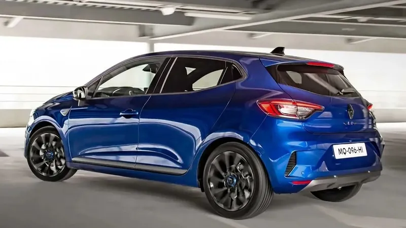 renault-clio-cross-fiyati-aciklandi-duyan-bayilere-kosuyor-araba-alacaklarina-dev-duyuru-1720118423129.jpeg Duyan bayilere koşuyor! Renault Clio Cross fiyatı netleşti! Araba alacaklarına dev duyuru-2