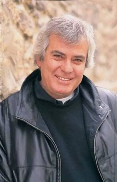 camdaki-kiz-sedat-bakin-gercekte-ne-is-yapiyormus-feyyaz-serifoglu2nun-meslegi-sevenlerini-soke-etti-1667847617125.jpg Feyyaz Şerifoğlu'nun mesleği sevenlerini şoke etti... Camdaki Kız Sedat bakın gerçekte ne iş yapıyormuş!-10