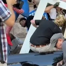 kuran-i-kerimi-yakan-provokator-jake-langa-orumcek-adam-dayagi-1787587465138.jpeg İslam düşmanı provokatör Jake Lang’a Örümcek Adam dayağı-4