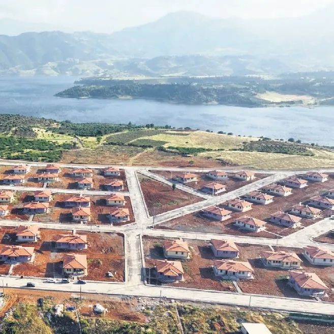 Göl manzaralı mutluluk