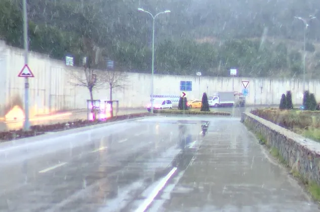 Son dakika: İstanbul'da dolu ve kar yağışı