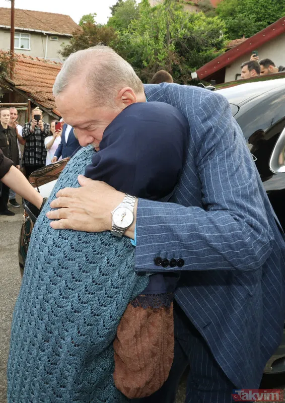 Vefalı lider! Başkan Erdoğan 85 yaşındaki eski komşusu Binnaz Baloğlu'nu ziyaret edip hayır duasını aldı - 24