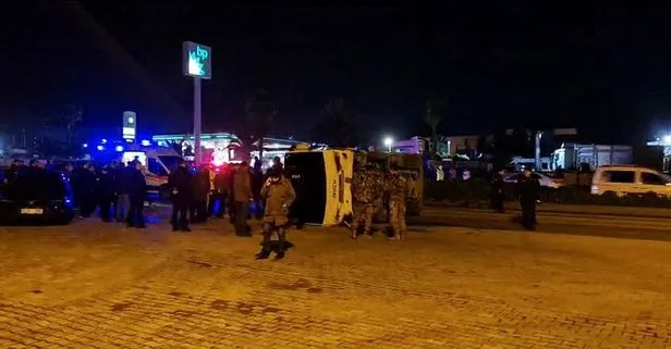 Hatay’da göreve giden polis midibüsü devrildi! Valilikten açıklama