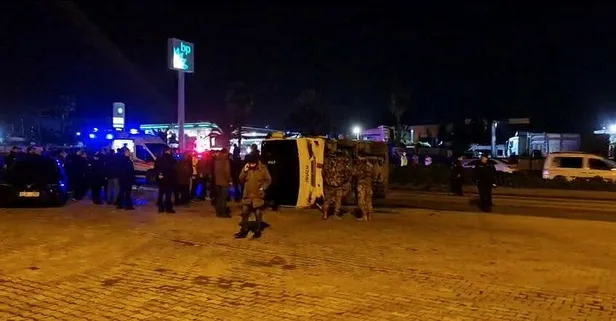 Hatay'da göreve giden polis midibüsü devrildi! Valilikten açıklama