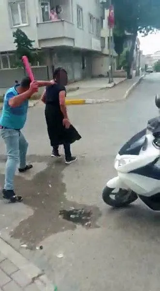 Pendik'te taciz iddiası: Kadın kıyafeti giydirdi sopayla döve döve polise götürdü!
