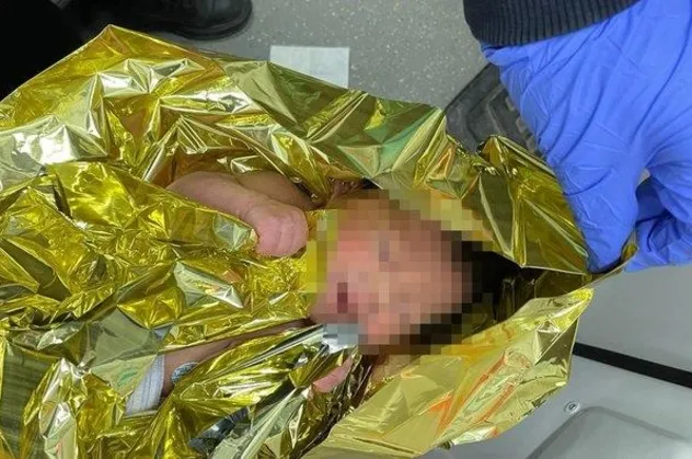 İstanbul Beyoğlu’nda donmak üzereyken bulunan Azra bebek koruma altına alındı! Kan donduran iddia