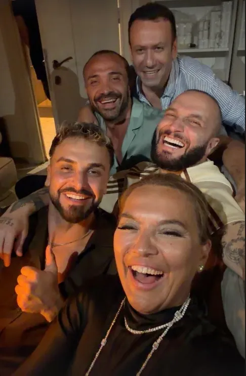 sefo-sevgilisi-cagla-boza-evlilik-teklifi-etti-yuzugu-takti-1784358209612.jpg Sefo sevgilisi Çağla Boz’a evlilik teklifi etti! Yüzüğü taktı-5