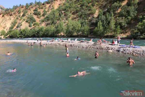 Tunceli'de 40 derece sıcaktan bunalanlar Munzur ve Pülümür çaylarında serinledi - 1