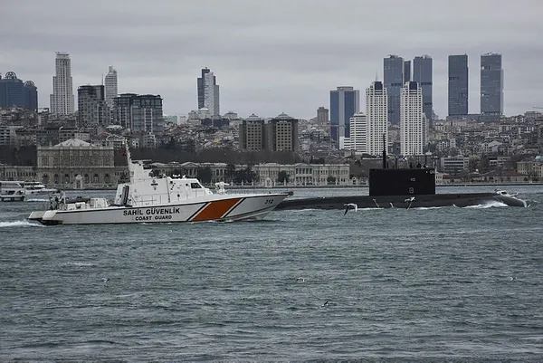 rus-denizaltisi-rostov-na-donu-istanbul-bogazindan-gecti-1644748010847.jpg Rus denizaltısı Rostov Na Donu, İstanbul Boğazı'ndan geçerek Karadeniz'e doğru yol aldı-2