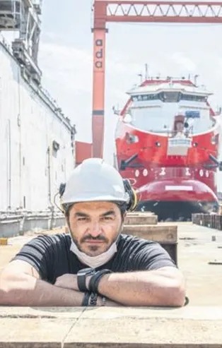 Ebru Şallı'nın eşi Uğur Akkuş açıkladı: "Yüzen fabrikalar" ABD yolunda maske üretecek