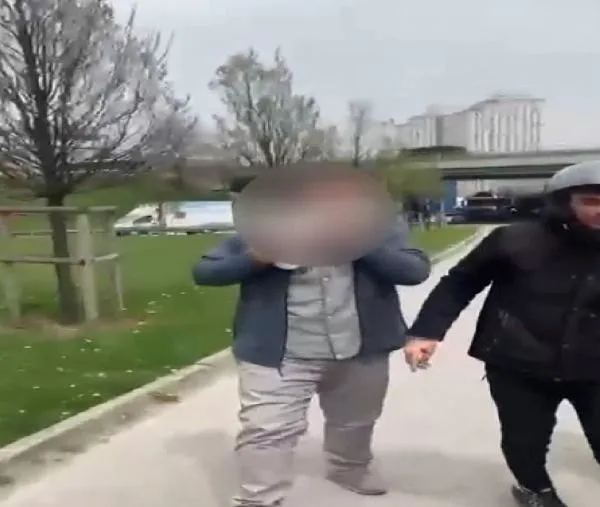 Büyükçekmece’de tartıştıkları sürücüyü eşi ve çocuklarının yanında öldüresiye döven magandalar yakalandı-3
