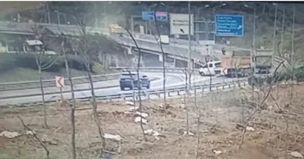 tem-otoyolunda-kaza-o-anlar-kameralara-boyle-yansidi-1679487960862.jpeg TEM Otoyolu'nda kaza! O anlar kameralara böyle yansıdı-2