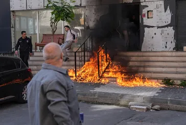 Yer: Şişli! Polislerin tahliye etmek istediği 3 kişi binayı yakmaya çalıştı!