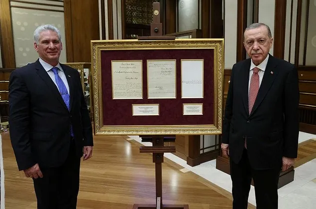 Başkan Erdoğan'dan, Küba Devlet Başkanı Bermudez'e anlam dolu hediye!