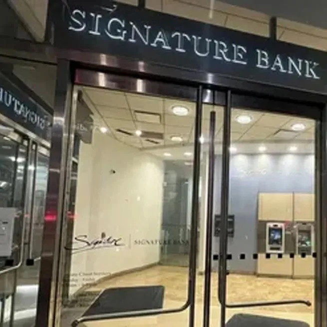 Yok böyle komedi! ABDdeki 2008 krizinin kurtarıcı yasasını hazırlayan Barley Frankın yönetimindeki Signature Bank iflas etti