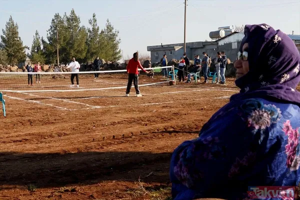 Koronavirüs salgınında köyden dışarı çıkamayan Şanlıurfa Viranşehirliler kendilerini tenise verdi - 20