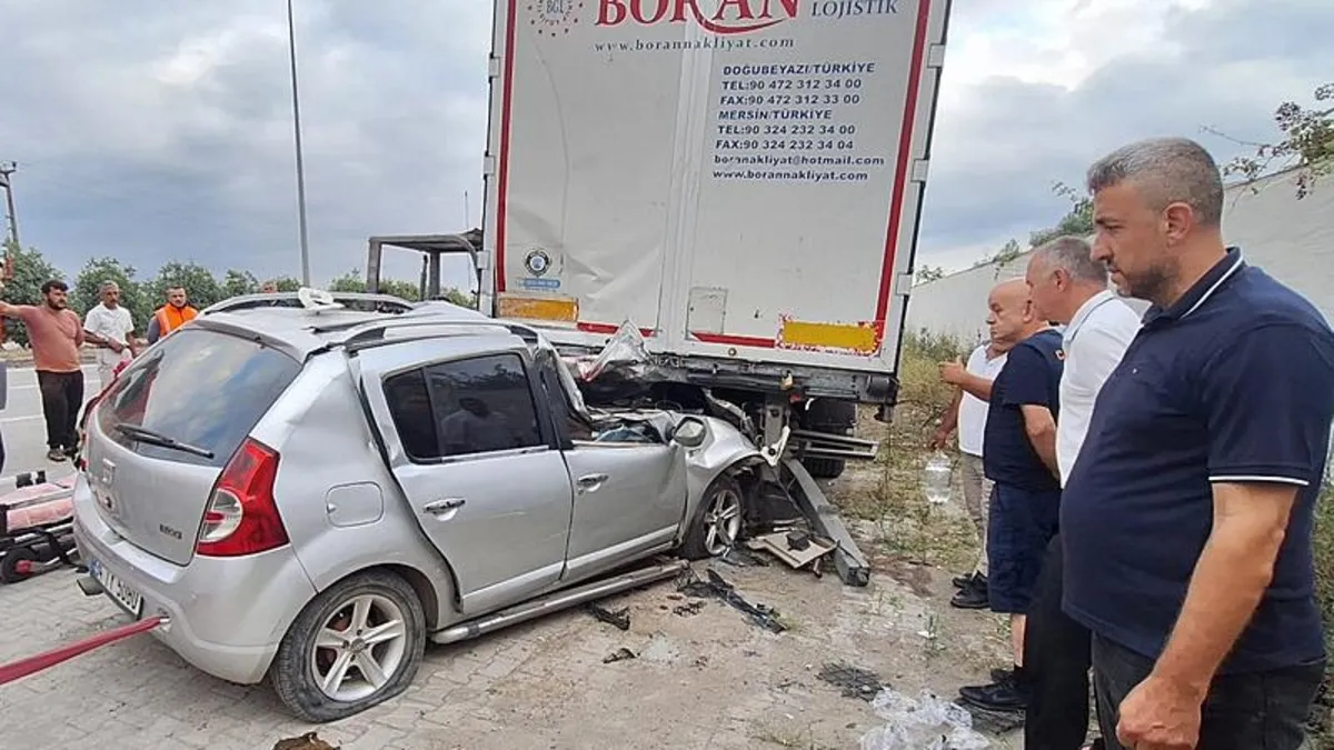 Samsun'da römorka çarpan otomobildeki 2 kişi can verdi!