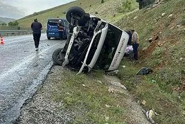 Malatya’da minibüs devrildi: 1’i ağır, 15 yaralı