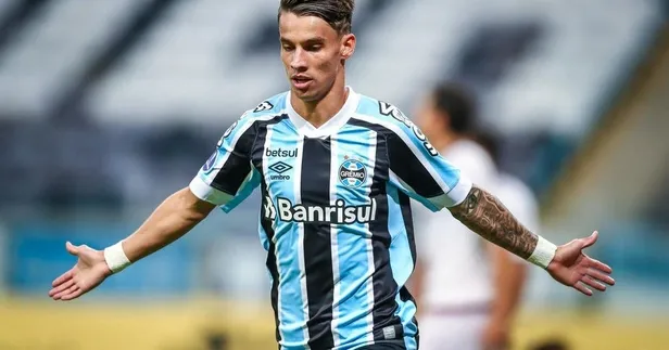 fenerbahce-sambaci-sol-acik-gremionun-yildizi-ferreira-icin-pazarliklar-basladi-1639256374998.jpeg Fenerbahçe sambacı sol açık! Gremio'nun yıldızı Ferreira için pazarlıklar başladı-3