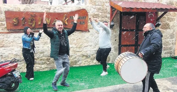 Yurdun dört bir yanı kara teslim oldu! Mersinliler yağışı davul zurnayla kutladı!