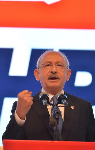 Antalya'da CHP'li Meclis Üyesi Reşat Oktay sert sözlerle istifa etti