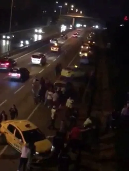 Son dakika: Esenyurt’ta taksici terörü: TEM bağlantı yolunda tekmeli yumruklu kavga-2