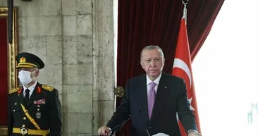 Başkan Erdoğan Büyük Zaferin 99. yılında Anıtkabirde: Türkiye Cumhuriyeti emin ellerde