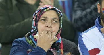 Lider Trabzona taraftarından tam destek! Trabzonspor - Gaziantep FK maçından renkli görüntüler...