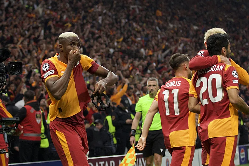 Spor yazarları Galatasaray'ın Liverpool zaferini değerlendirdi! "Enerji patlaması" - 14
