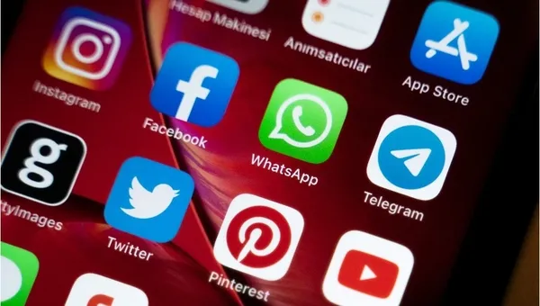 sosyal-medya-devleri-coktu-mark-zuckerbeg-3-saatte-66-milyon-dolar-kaybetti-1633376149616.jpg Sosyal medya devleri çöktü, Mark Zuckerberg 3 saatte 6.6 milyon dolar kaybetti-3