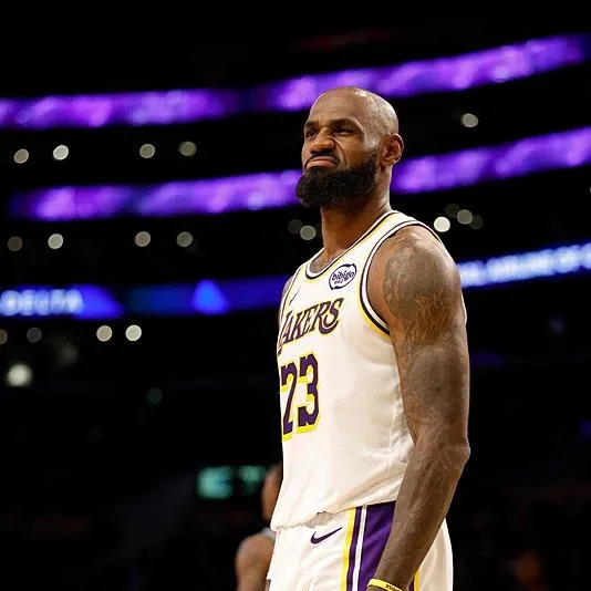 LeBron Chris Paul’u geride bıraktı