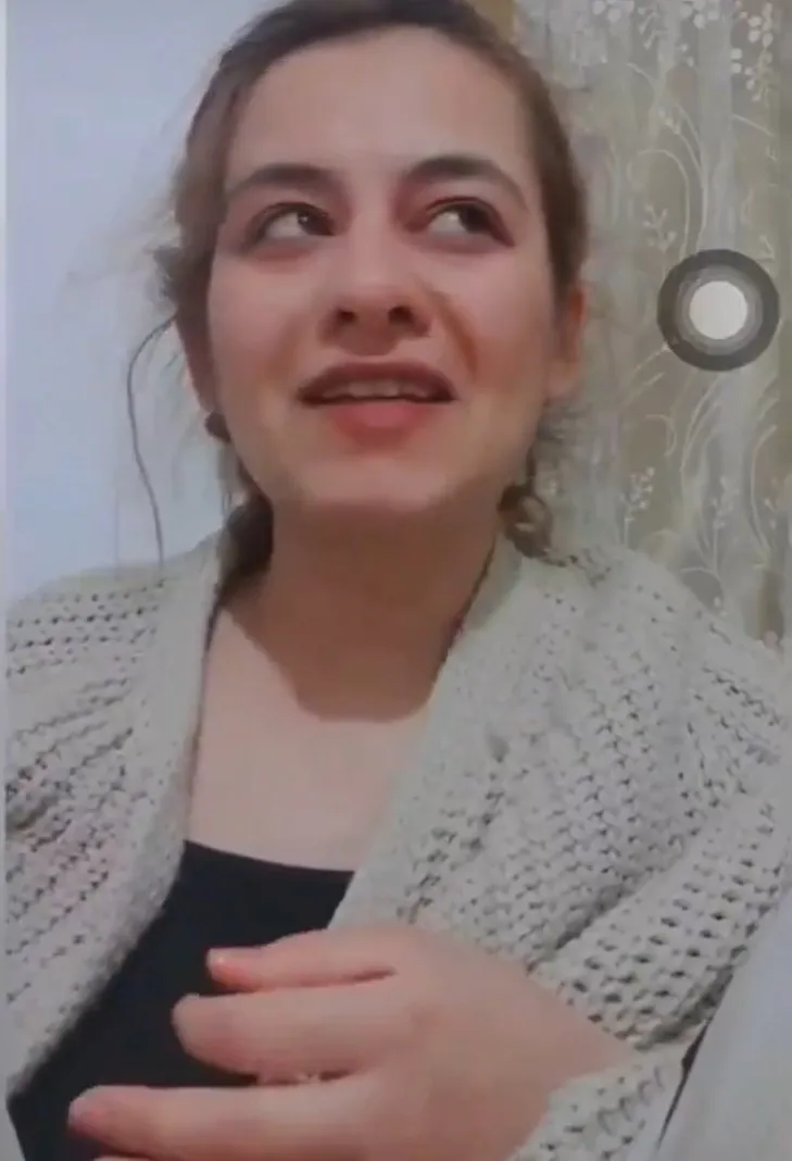 son-dakika-islami-degerleri-hedef-alan-gamze-gokce-tutuklandi-1773574681085.jpeg Namaza dil uzattı... Ramazana ve kurbana nefret kustu! "Gök Tengri" maskeli 28 Şubat kafası: Gamze Gökçe tutuklandı-2