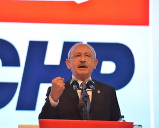 Antalyada CHPli Meclis Üyesi Reşat Oktay sert sözlerle istifa etti