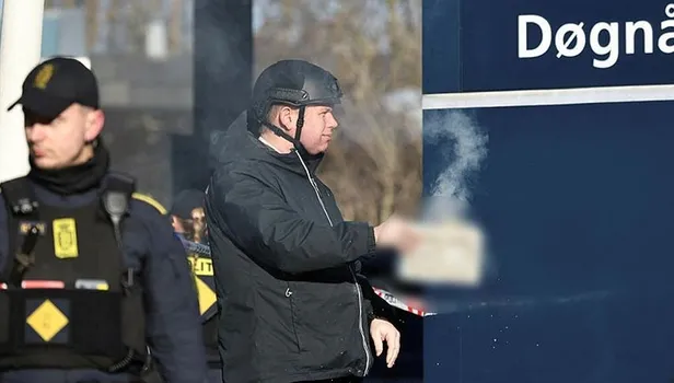 Rasmus Paludan Danimarka'da cuma namazı çıkışı Kur'an-ı Kerim yakarak yeni bir provokasyonda bulundu