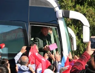 Vatandaşlardan Diyarbakır’da 6’lı masaya pankartlı gönderme