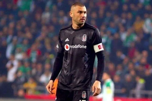 Beşiktaş'ın golcü futbolcusu Burak Yılmaz açıkladı: Geçmişe yönelik alacaklarımı...
