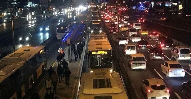 Topkapı’daki metrobüs arızası seferleri aksattı
